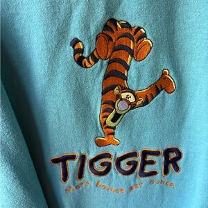 Vintage Disney tigger (Winnie the Pooh) embroidered teal crewneck